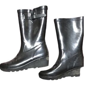 CAPELLI of NEW YORK size 10 Black wedge rain boots wore  1-2x